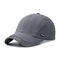 Pantone色のロゴの刺繍が付いている速い乾燥した軽量の野球帽
