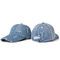 OEMの青いデニムの生地の野球帽の刺繍55cmの綿のあや織り