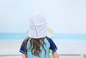水泳のブランクの子供は紫外線夏の子供が帽子Upf 50+をする綿の帽子浜をはためかす